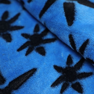 De dubbele Zij Zachte Gedrukt die Stof van de Flanelvacht voor het Vastzetten van Algemene Nachtkleding wordt geschoren