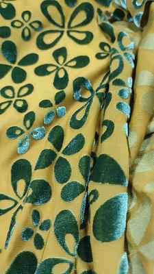 Koreaanse het Fluweelstof 140gsm van het bloempatroon voor de Slijtagesjaal van Vrouwen
